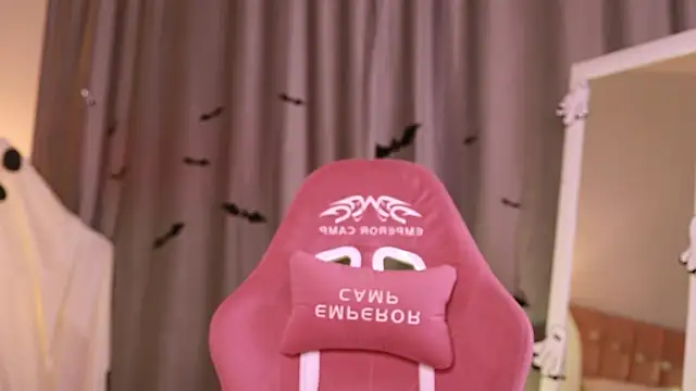 Kim Oberlin  online show from October 20, 2025, 11:33 am