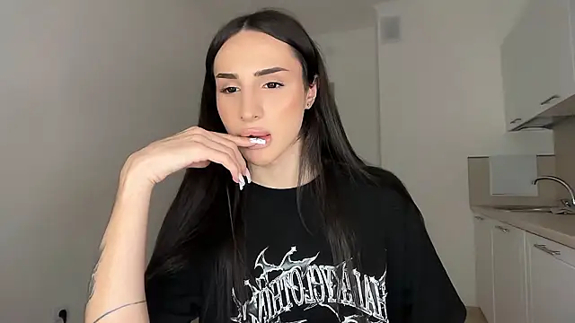 Kim Oberlin  online show from March 26, 2026, 8:51 pm