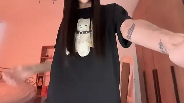 Kim Oberlin  online show from April 10, 2026, 4:14 pm