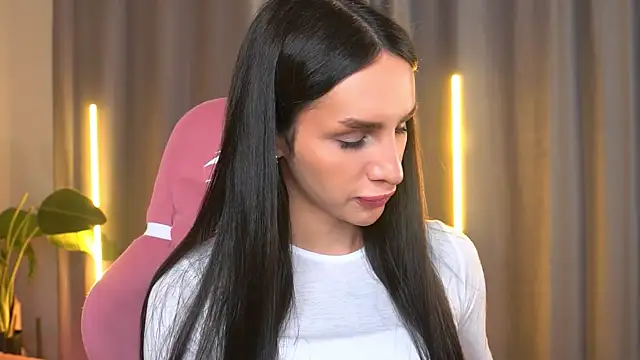 Kim Oberlin  online show from November 14, 2025, 4:10 pm