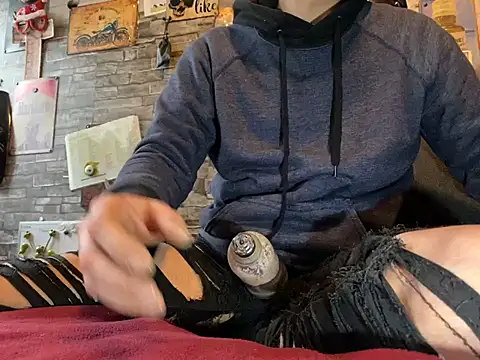 Gilgamesch1704 online show from February 13, 2025, 1:37 pm