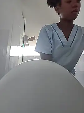 AriLennox  online show from March 4, 2026, 1:41 pm