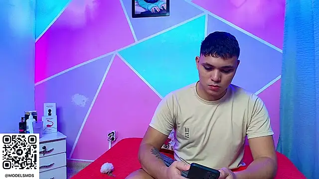 couple lovelyds online show from January 8, 2026, 8:37 pm