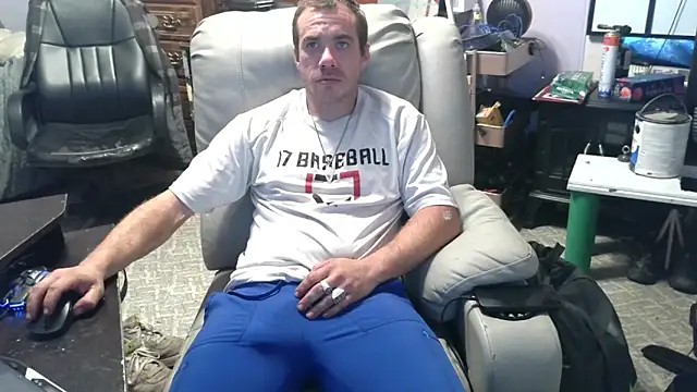 ScubaStevex online show from October 25, 2025, 6:52 pm