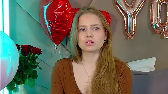 SelinSwarovski online show from February 16, 2026, 4:44 am