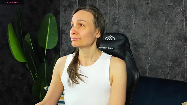 Lillian White online show from April 13, 2026, 12:58 am