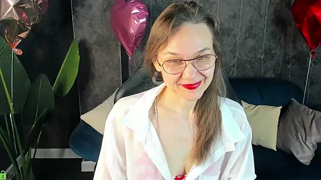 Snapshot of Lillian_White chatting on March 4, 2026, 1:02 am Lillian White online show from March 4, 2026, 1:02 am