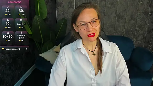 Snapshot of Lillian_White chatting on May 20, 2026, 1:02 am Lillian White online show from May 20, 2026, 1:02 am