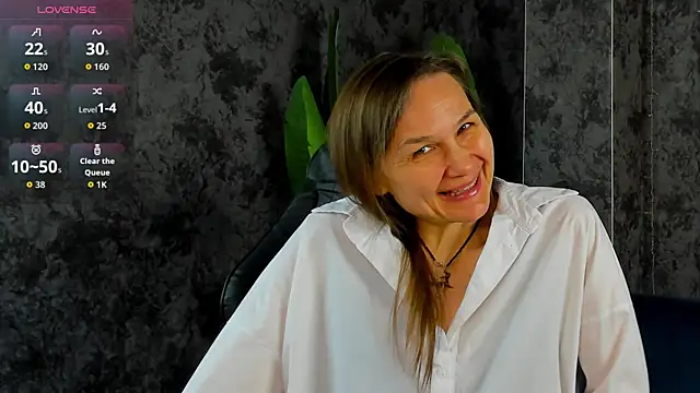 Snapshot of Lillian_White chatting on May 16, 2026, 12:53 am Lillian White online show from May 16, 2026, 12:53 am