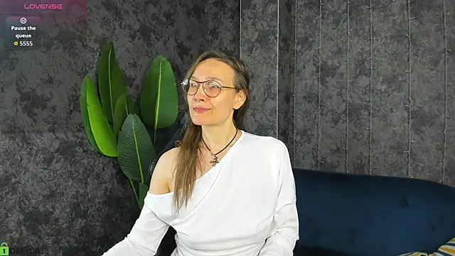 Snapshot of Lillian_White chatting on May 24, 2026, 1:05 am Lillian White online show from May 24, 2026, 1:05 am