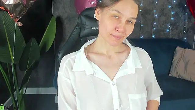 Snapshot of Lillian_White chatting on February 27, 2026, 1:06 am Lillian White online show from February 27, 2026, 1:06 am