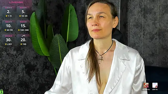 Snapshot of Lillian_White chatting on June 8, 2026, 12:38 am Lillian White online show from June 8, 2026, 12:38 am