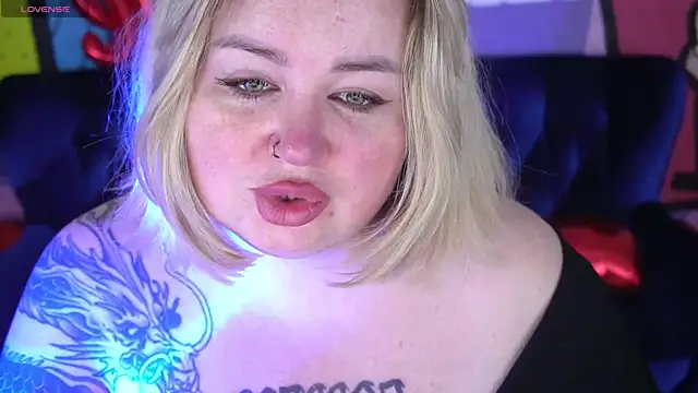 Snapshot of ZaraReignn chatting on February 6, 2026, 8:38 pm ZaraReignn online show from February 6, 2026, 8:38 pm