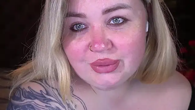 Snapshot of ZaraReignn chatting on May 12, 2026, 7:42 pm ZaraReignn online show from May 12, 2026, 7:42 pm