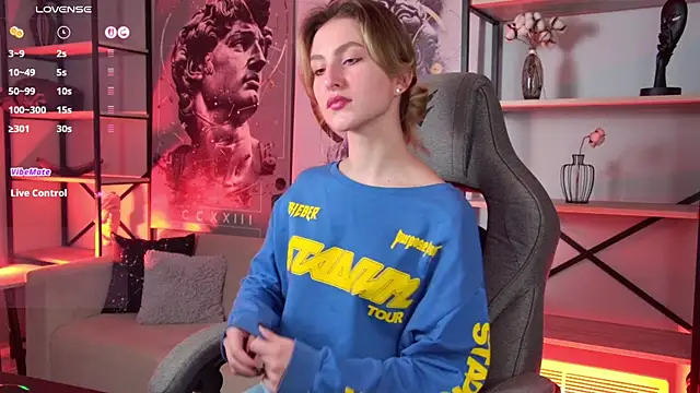 LuxRayi online show from December 3, 2025, 2:45 am