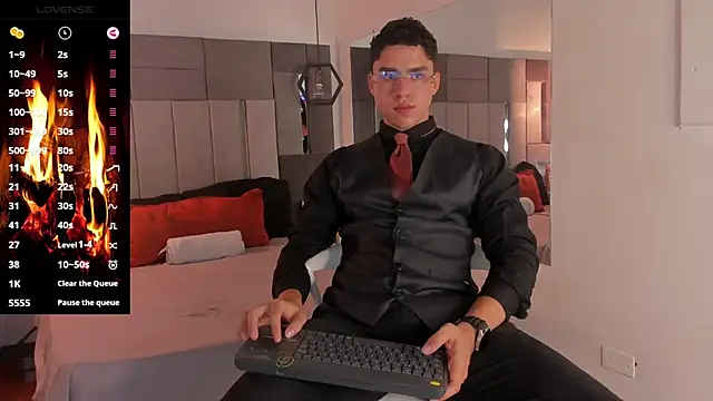 Snapshot of LiamNovak chatting on November 27, 2025, 12:49 pm LiamNovak online show from November 27, 2025, 12:49 pm