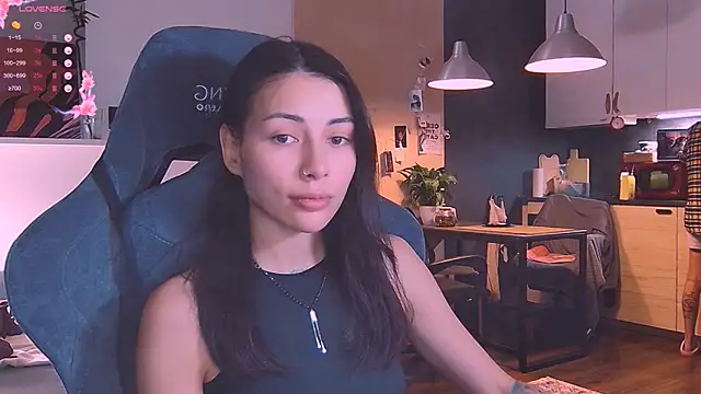 KatiKate online show from October 21, 2025, 5:12 pm