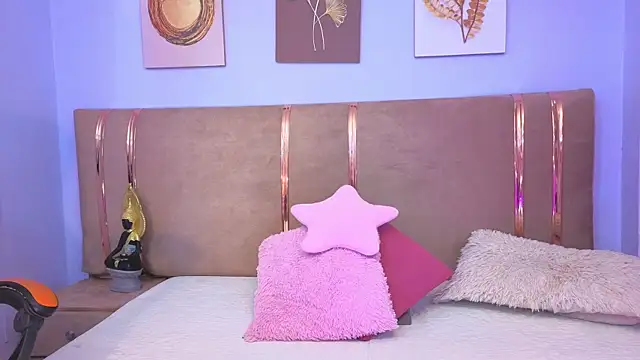 Snapshot of selena_castillo chatting on September 12, 2025, 8:41 pm selena castillo online show from September 12, 2025, 8:41 pm