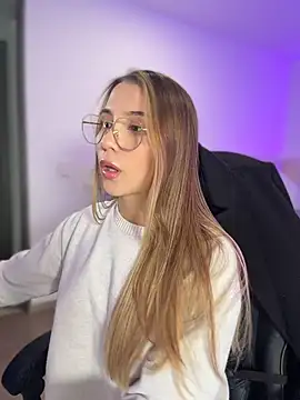 SophieRaily  online show from February 25, 2026, 10:09 pm