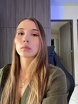 SophieRaily  online show from September 12, 2025, 9:03 pm