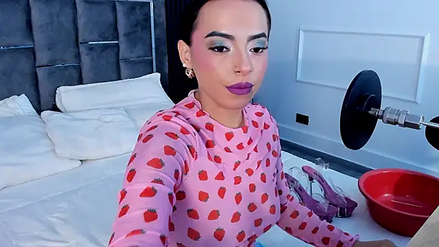 Snapshot of MiiaaMoonroee chatting on September 12, 2025, 7:57 pm MiiaaMoonroee online show from September 12, 2025, 7:57 pm