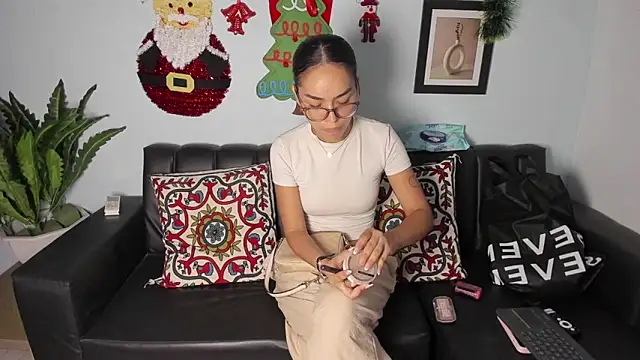 Snapshot of Mia_petite01 chatting on December 20, 2025, 11:07 pm Mia petite01 online show from December 20, 2025, 11:07 pm