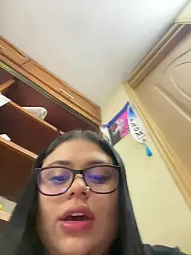 alissonfernandez  online show from April 9, 2026, 1:29 am