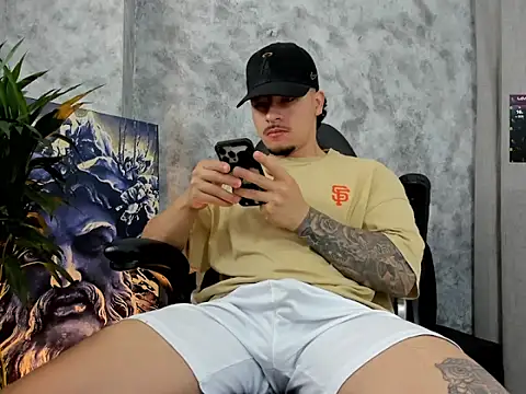 boyc022  online show from November 11, 2025, 11:38 am