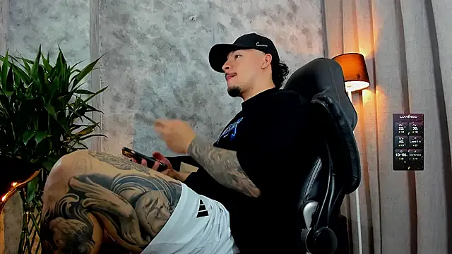 boyc022  online show from November 24, 2025, 1:05 am