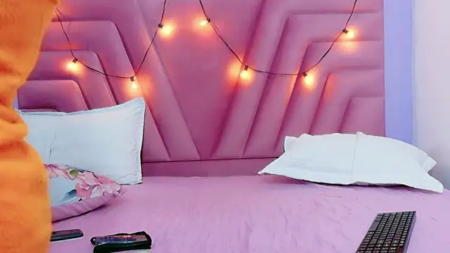 hornybarelylegalgirl online show from April 11, 2026, 12:31 pm