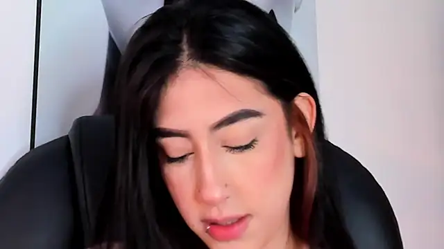 AntonellaFord online show from December 3, 2024, 5:17 pm