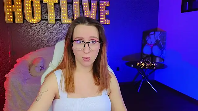 AliceBYKiss online show from December 13, 2024, 4:05 pm