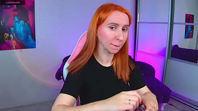 AliceBYKiss online show from December 22, 2024, 1:22 pm