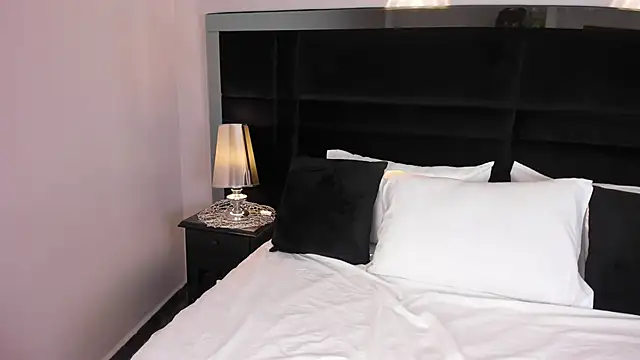 Snapshot of MelodyRey_ chatting on September 30, 2025, 10:49 pm MelodyRey online show from September 30, 2025, 10:49 pm