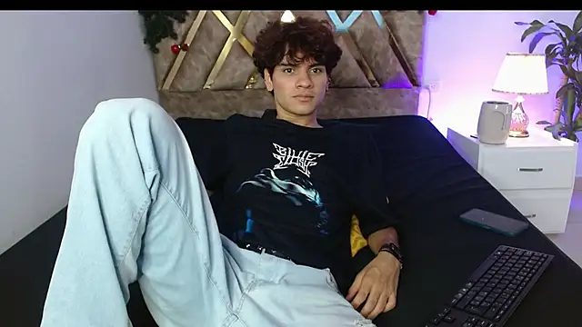 Themilow online show from December 23, 2024, 2:56 am