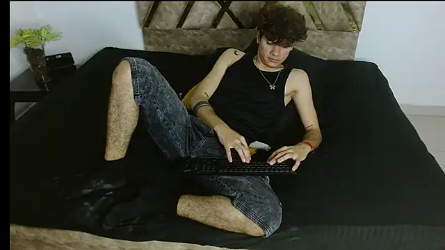 Themilow online show from February 25, 2025, 3:31 am