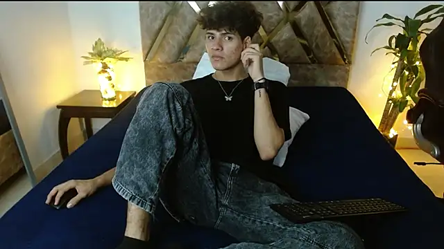 Themilow online show from January 16, 2025, 3:23 am