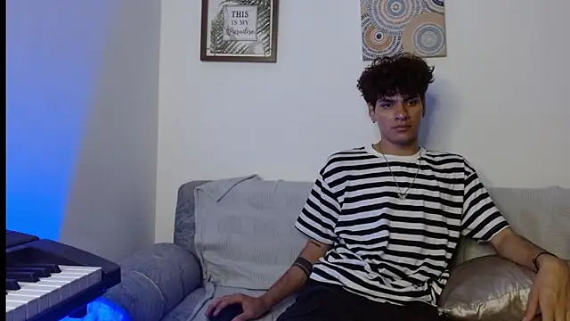 Themilow online show from February 3, 2025, 5:40 am