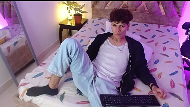 Themilow online show from January 14, 2025, 3:11 am