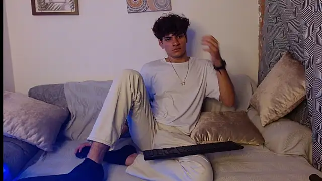 Themilow online show from February 4, 2025, 4:26 am