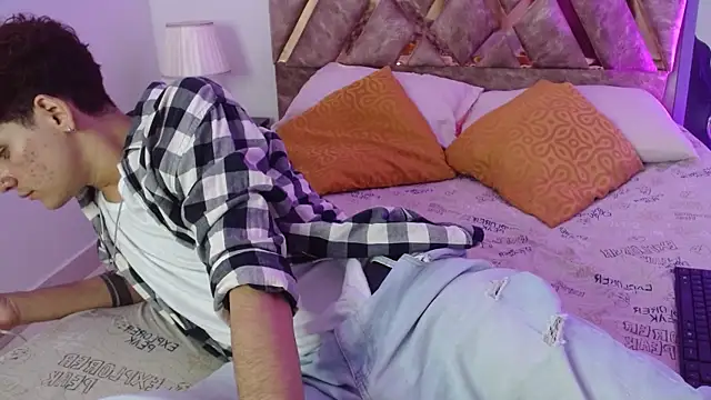 Themilow online show from January 7, 2025, 3:57 am