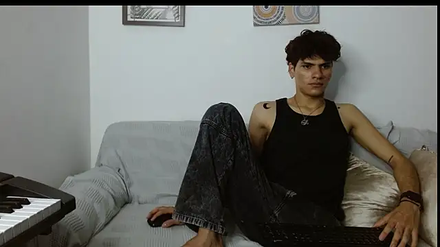 Themilow online show from January 24, 2025, 3:43 am