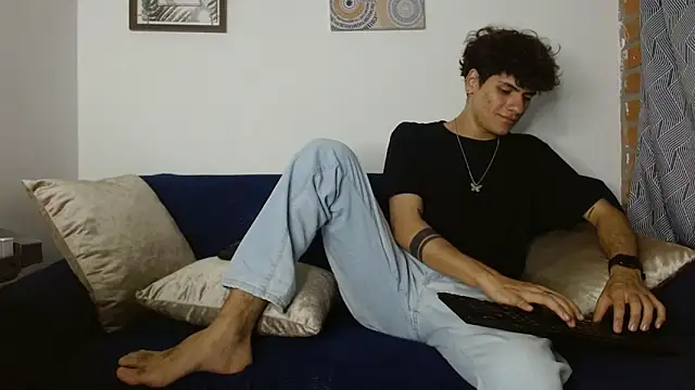 Themilow online show from February 10, 2025, 4:19 am