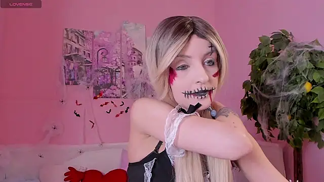 Snapshot of Katty_Lights chatting on October 31, 2025, 11:29 am Katty Lights online show from October 31, 2025, 11:29 am