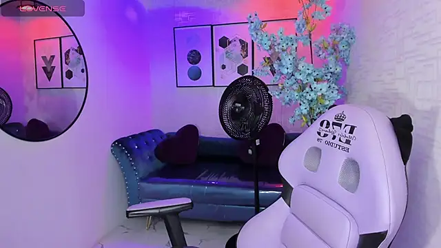 Theia moon online show from December 17, 2025, 1:49 pm