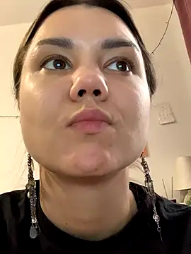 MiraMiss online show from November 10, 2025, 8:41 am