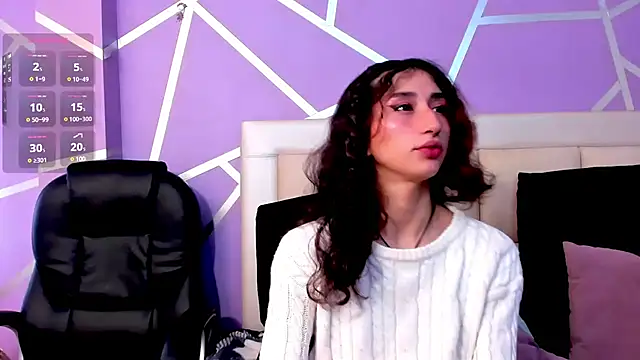 Queenjenn   online show from February 3, 2025, 1:19 pm