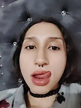 Snapshot of Queenjenn__ chatting on August 5, 2026, 5:34 am Queenjenn online show from August 5, 2026, 5:34 am