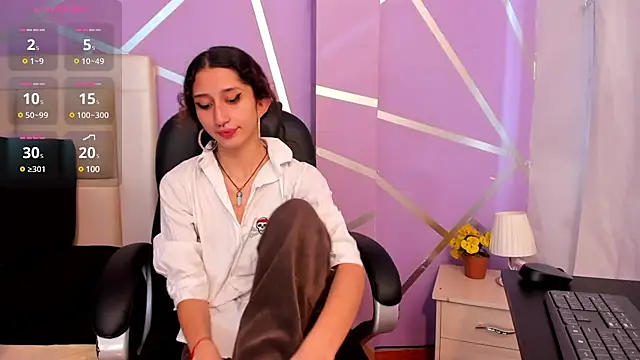 Queenjenn   online show from February 27, 2025, 4:21 pm