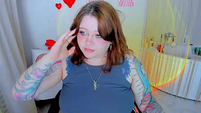 Snapshot of MoonLghte chatting on February 13, 2026, 3:39 am MoonLghte online show from February 13, 2026, 3:39 am